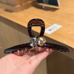 Hair Clip #10– Clear Brown Claw Clip w/ Pearl & Crystal 5" (New)